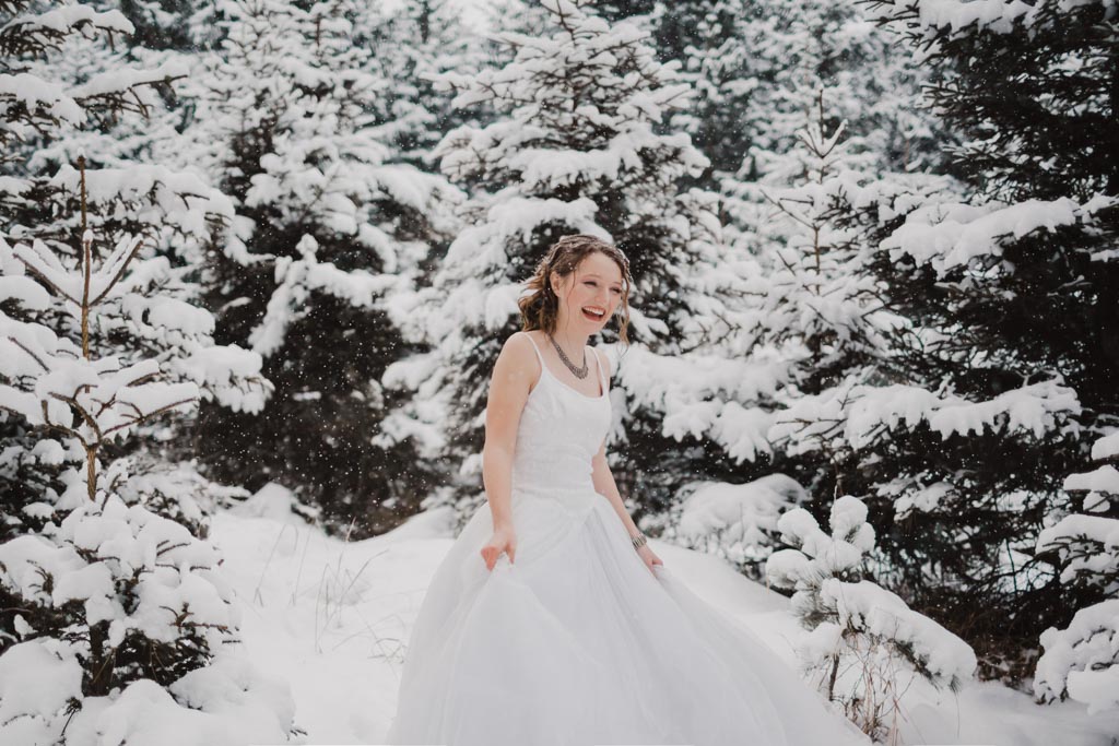 Trash the Dress Winter Schnee 002 - After Wedding Shooting im Winter
